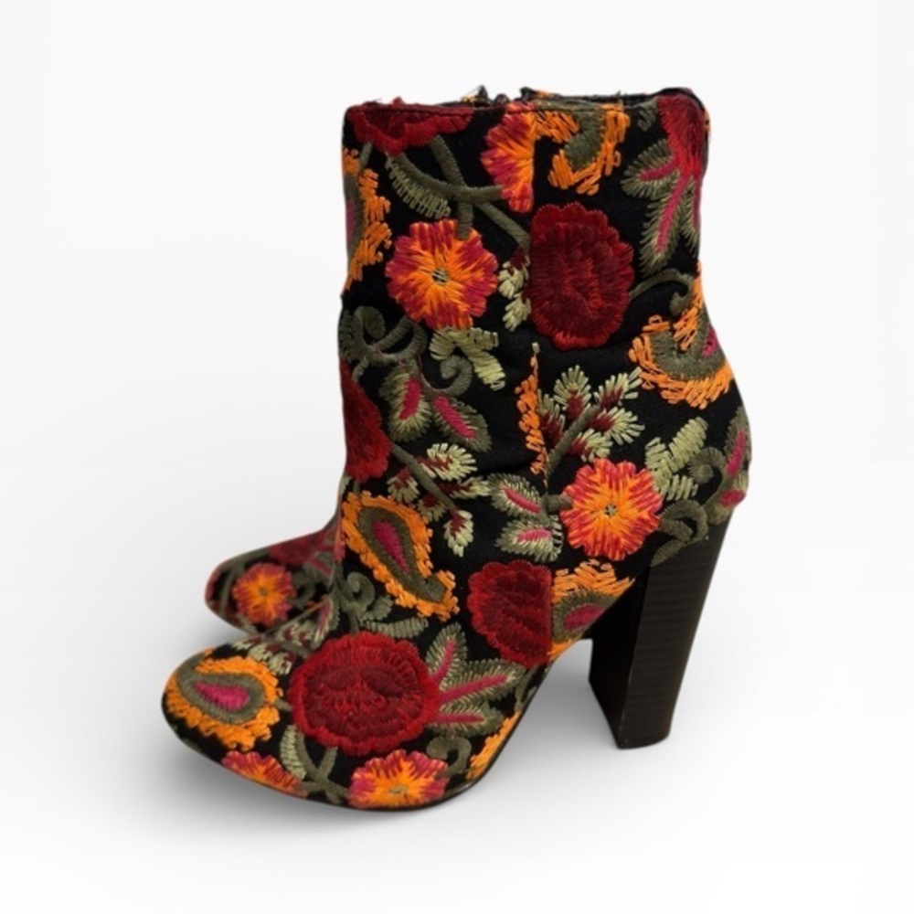 Steve Madden Floral Embroidered Ankle Boots Black Heeled US 5.5 Western Fall